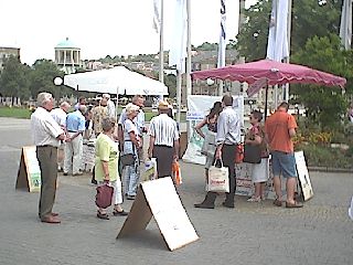 Infostand in Stuttgart/Schloßplatz