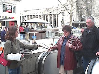 Verteilaktion in Stuttgart