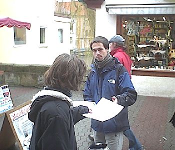 Verteilaktion in Esslingen