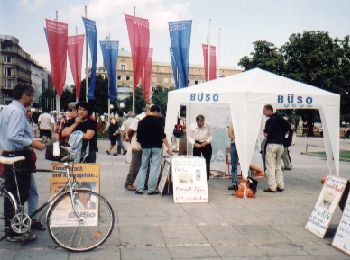 Kandidaten der BüSo auf dem Schloßplatz, Stuttgart