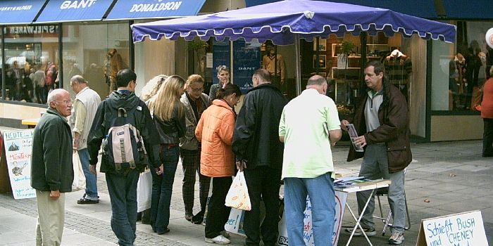 Informationsstand in der Stiftstraße von Stuttgart