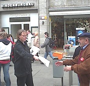 Verteilaktion in Stuttgart